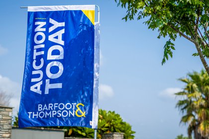 barfoot-auction-flag_0.jpg
