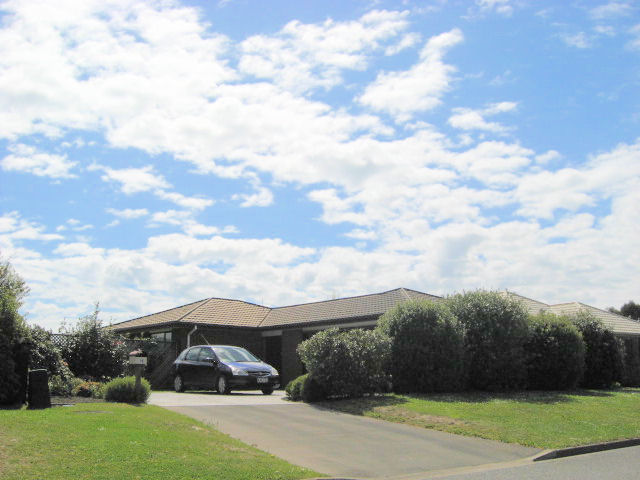 14 Hewitts Road, Woodend