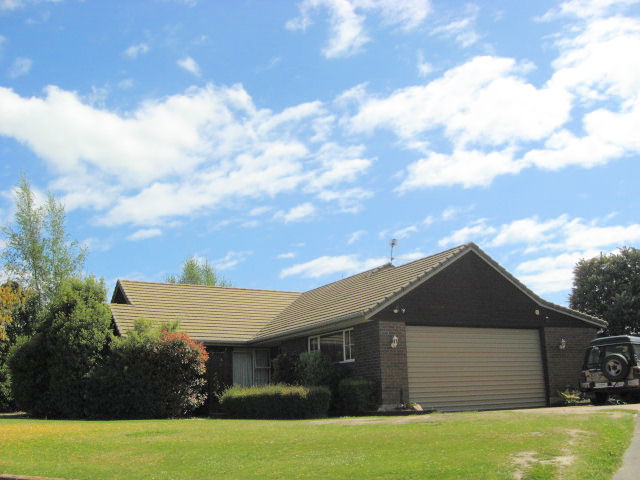 16 Hewitts Road, Woodend