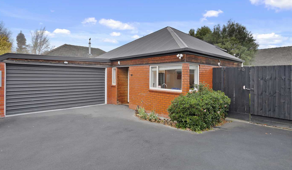 2/81 Aorangi Road, Bryndwr, Christchurch