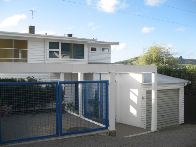 15 Aubrey Street South