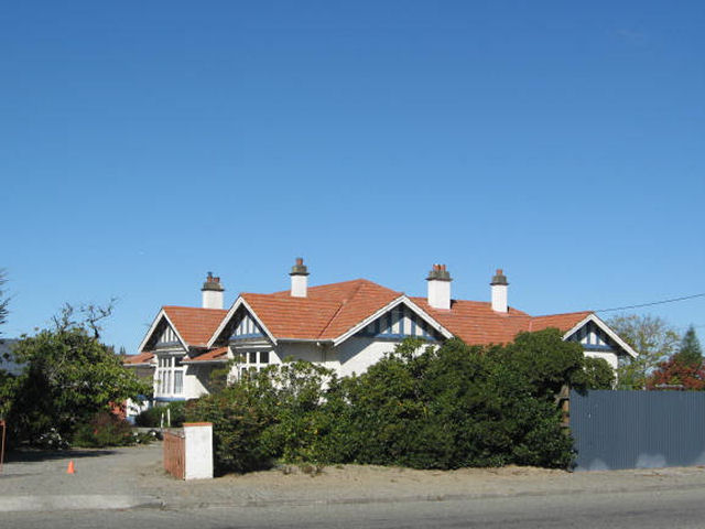 16 Wilmhurst Road West