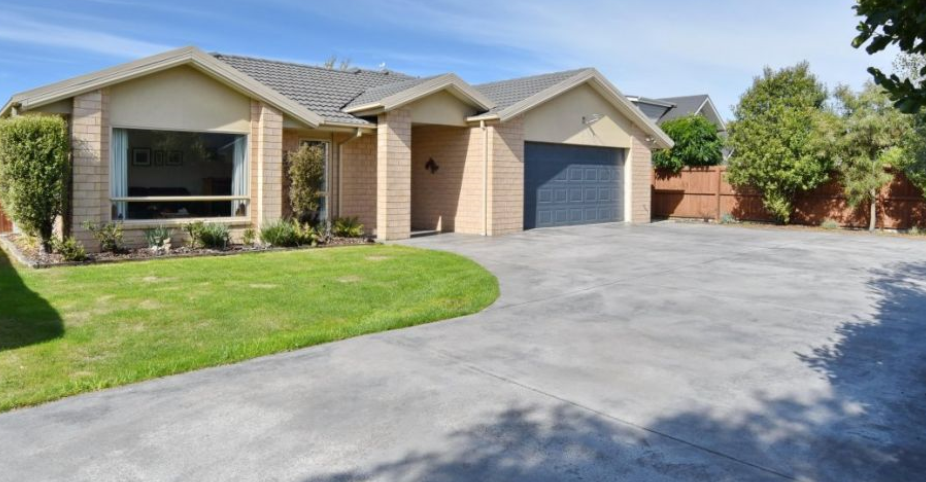 8 James Drive, Woodend