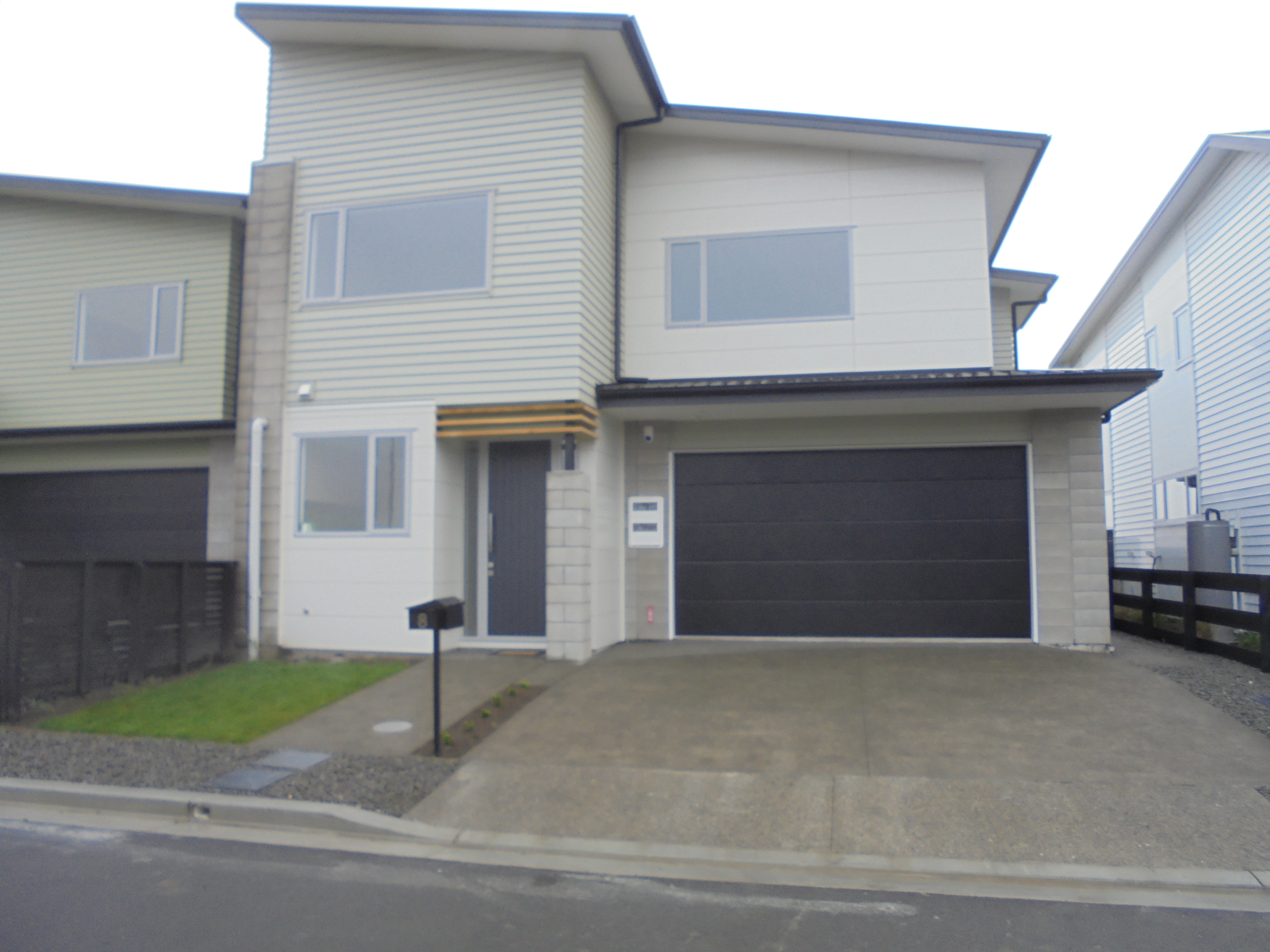 8 Atatu Lane
